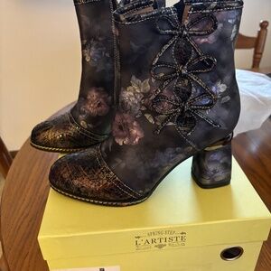 L’Artiste black multi boots size 36